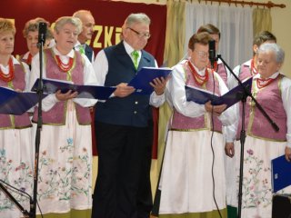 Spotkanie sąsiedzkie zespołów i mieszkańców w Dereźni