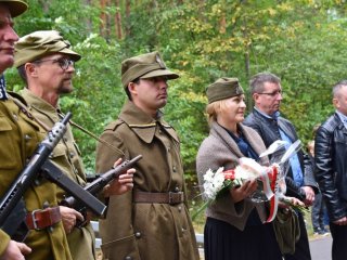 Odsłonięcie i poświęcenie tablicy na Rapach Bojarskich 