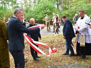 Odsłonięcie i poświęcenie tablicy na Rapach Bojarskich 