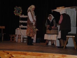 Zespół Śpiewaczy z Rudy Solskiej  "PIECZENIE CHLEBA" na XXXVII Międzywojewódzkim Sejmiku Wiejskich Zespołów Teatralnych, Tarnogród 03-05.02.2012