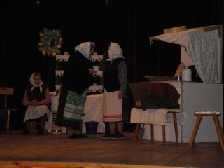 Zespół Śpiewaczy z Rudy Solskiej  "PIECZENIE CHLEBA" na XXXVII Międzywojewódzkim Sejmiku Wiejskich Zespołów Teatralnych, Tarnogród 03-05.02.2012