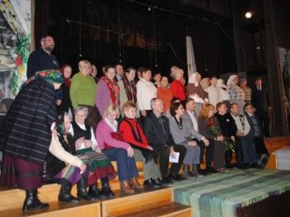 Zespół Śpiewaczy z Rudy Solskiej  "PIECZENIE CHLEBA" na XXXVII Międzywojewódzkim Sejmiku Wiejskich Zespołów Teatralnych, Tarnogród 03-05.02.2012