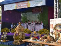 Zespół „Zorza” z Dereźni wystąpił na Festiwalu Obrzędów Dożynkowych w Dubie