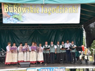 Zespół śpiewaczo - obrzędowy ,,Jarzębina” z Bukowej